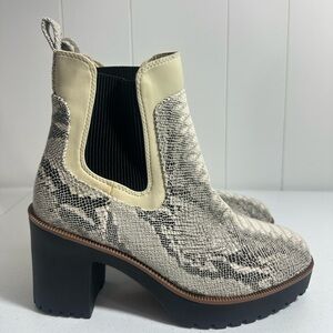 Chinese Laundry Boots Womens 7.5 Platform Animal Print Chelsea Pull On Block